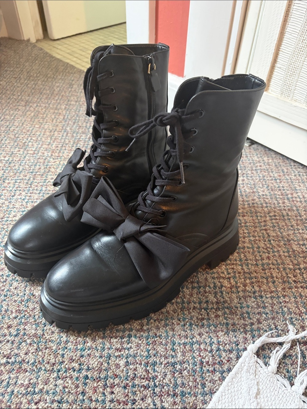 EUC Stuart Weitzman Bedford Loveknot Bootie in Black Size 9 - Picture 6 of 11